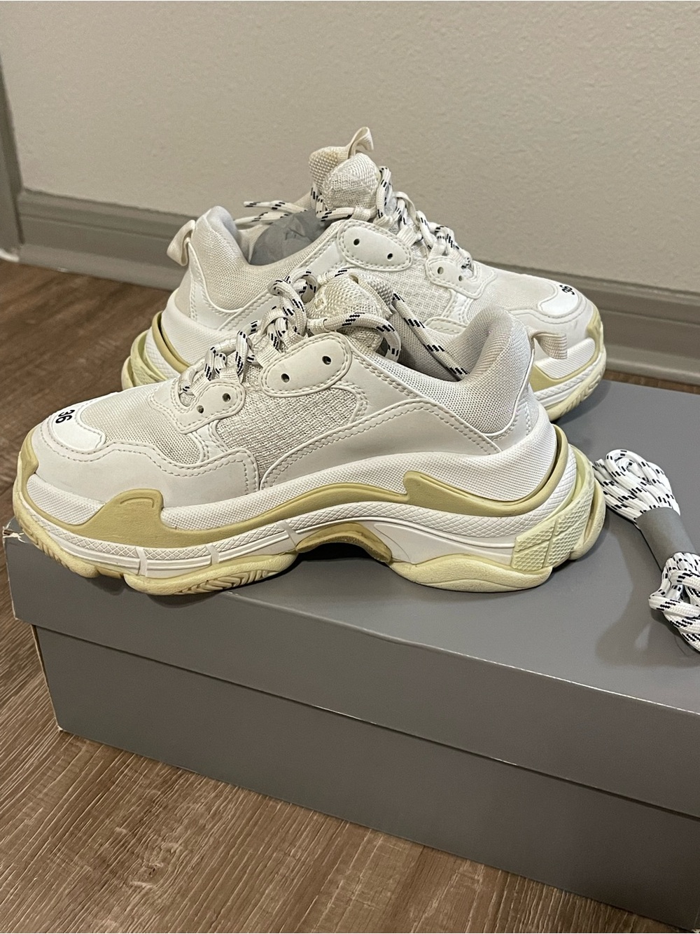 Balenciaga Off-White Chunky Logo Sole Sneakers - Picture 7 of 9